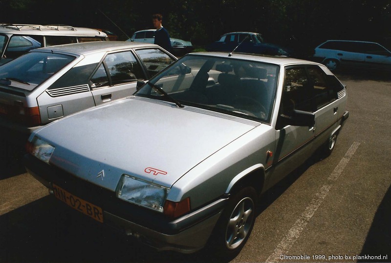 BX 19 GT Gris Perl&eacute; met type 2 bumpers en spiegels