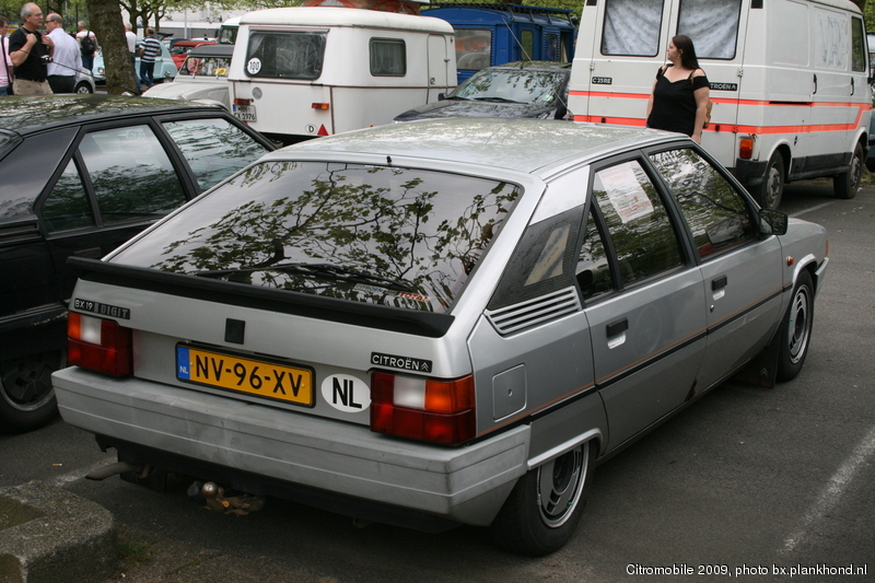 BX 19 Digit, kleur Gris Perl&eacute;, datum eerste toelating 28 november 1985