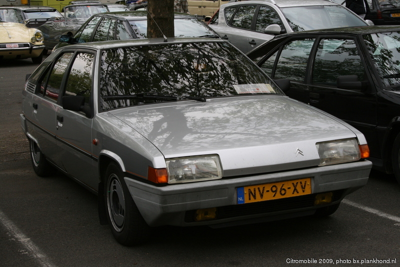 BX 19 Digit, kleur Gris Perl&eacute;, datum eerste toelating 28 november 1985
