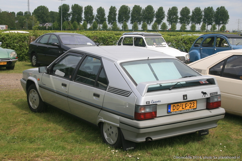 Modeljaar 1992 BX Cannes met zwarte raamlijsten. De GTI spoiler maakte geen deel uit van de Cannes extra's